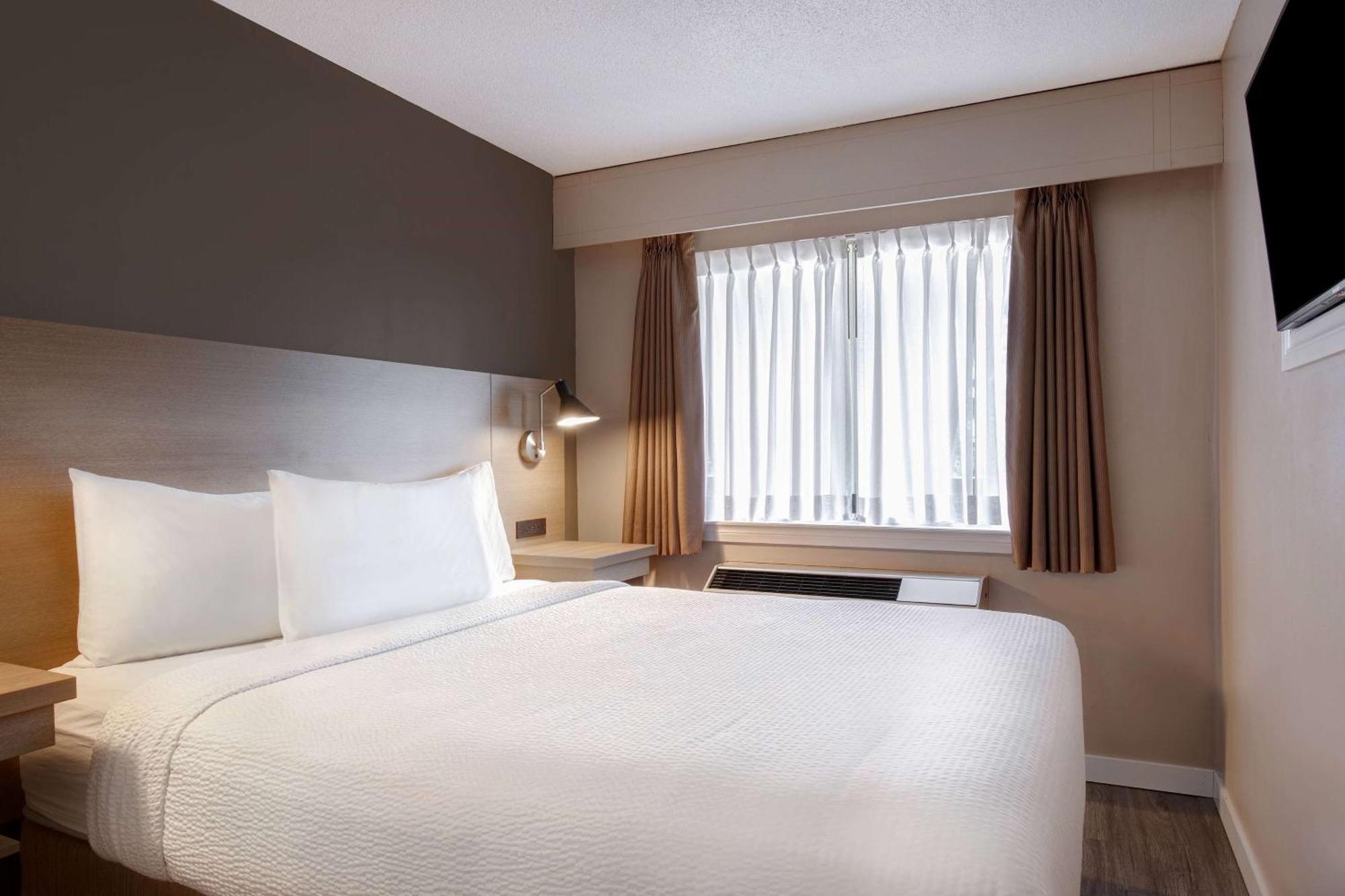 Days Inn By Wyndham Victoria Uptown Εξωτερικό φωτογραφία