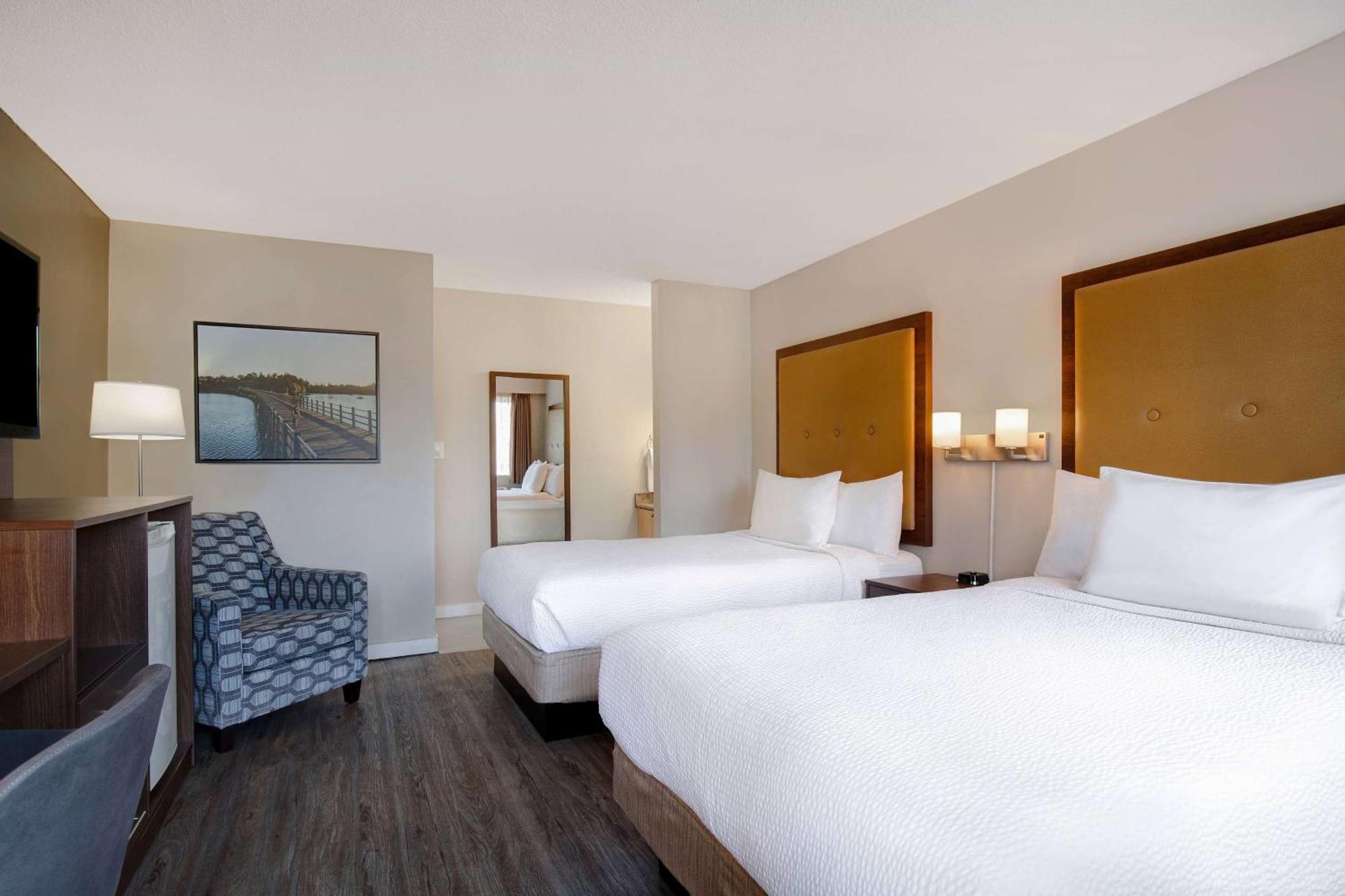 Days Inn By Wyndham Victoria Uptown Εξωτερικό φωτογραφία